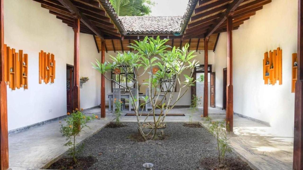 Antique Ceylon Villa Ahangama Exterior photo