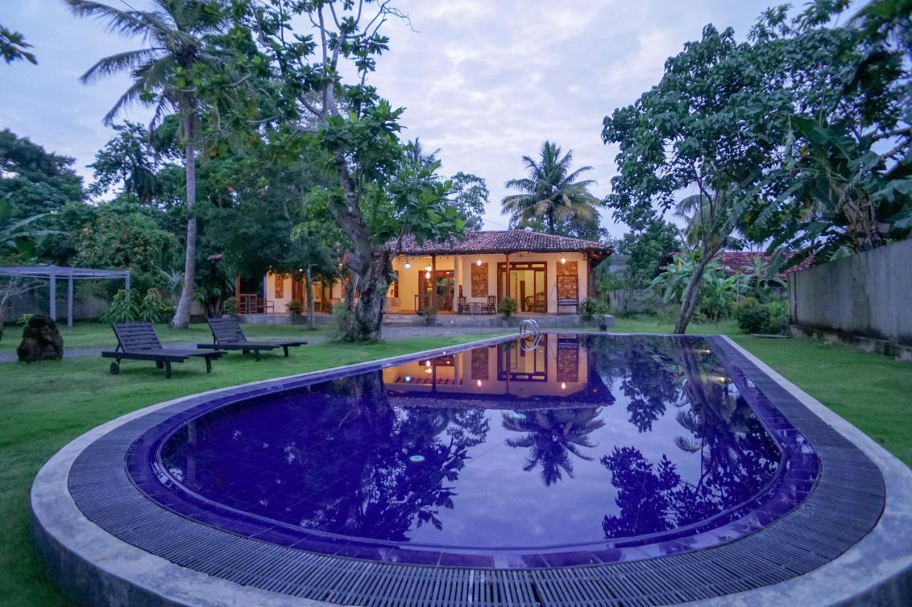 Antique Ceylon Villa Ahangama Exterior photo