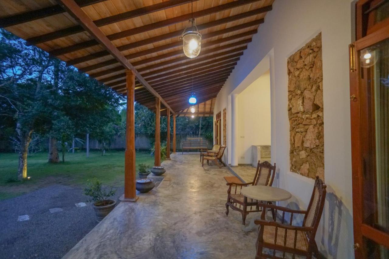 Antique Ceylon Villa Ahangama Exterior photo