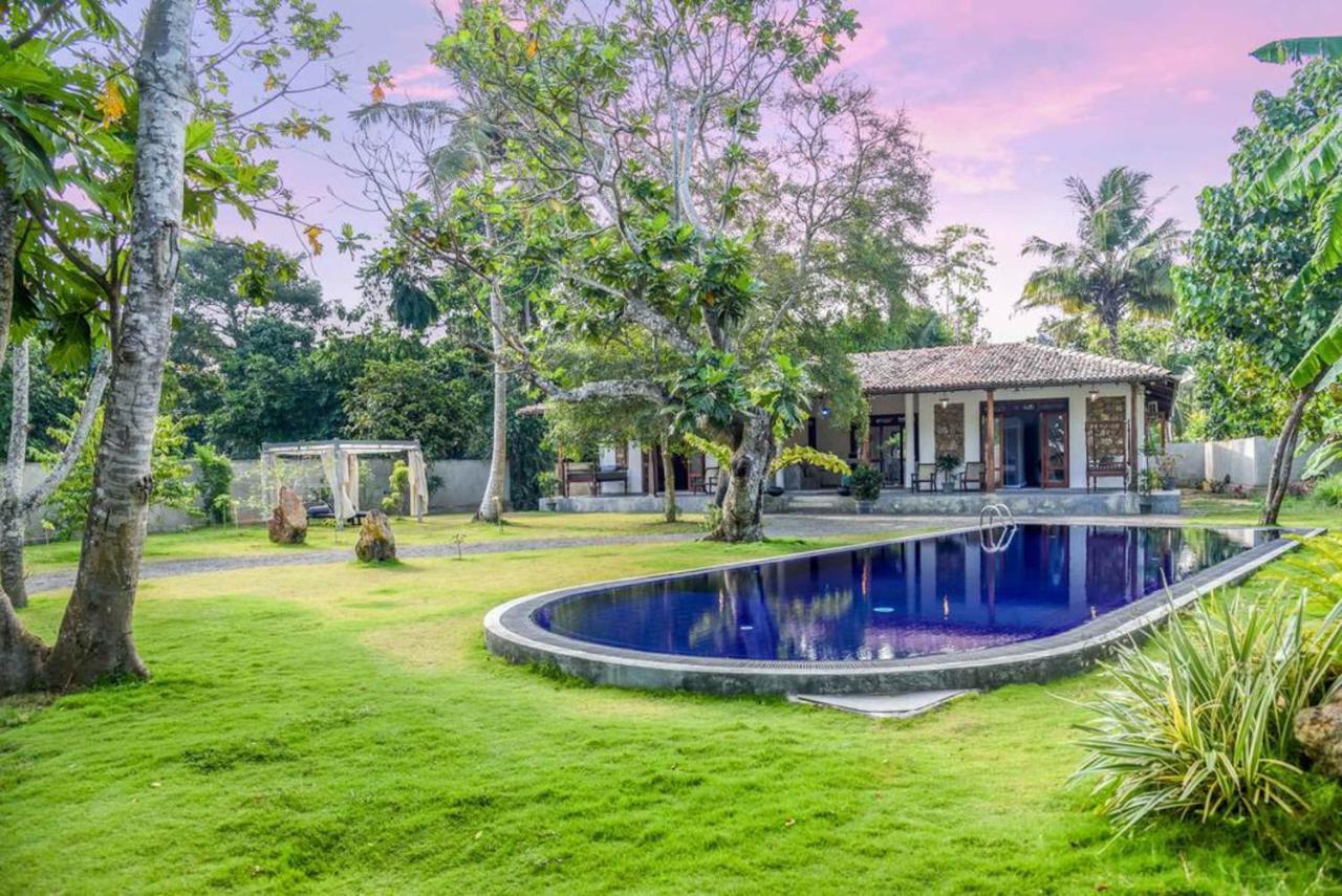 Antique Ceylon Villa Ahangama Exterior photo