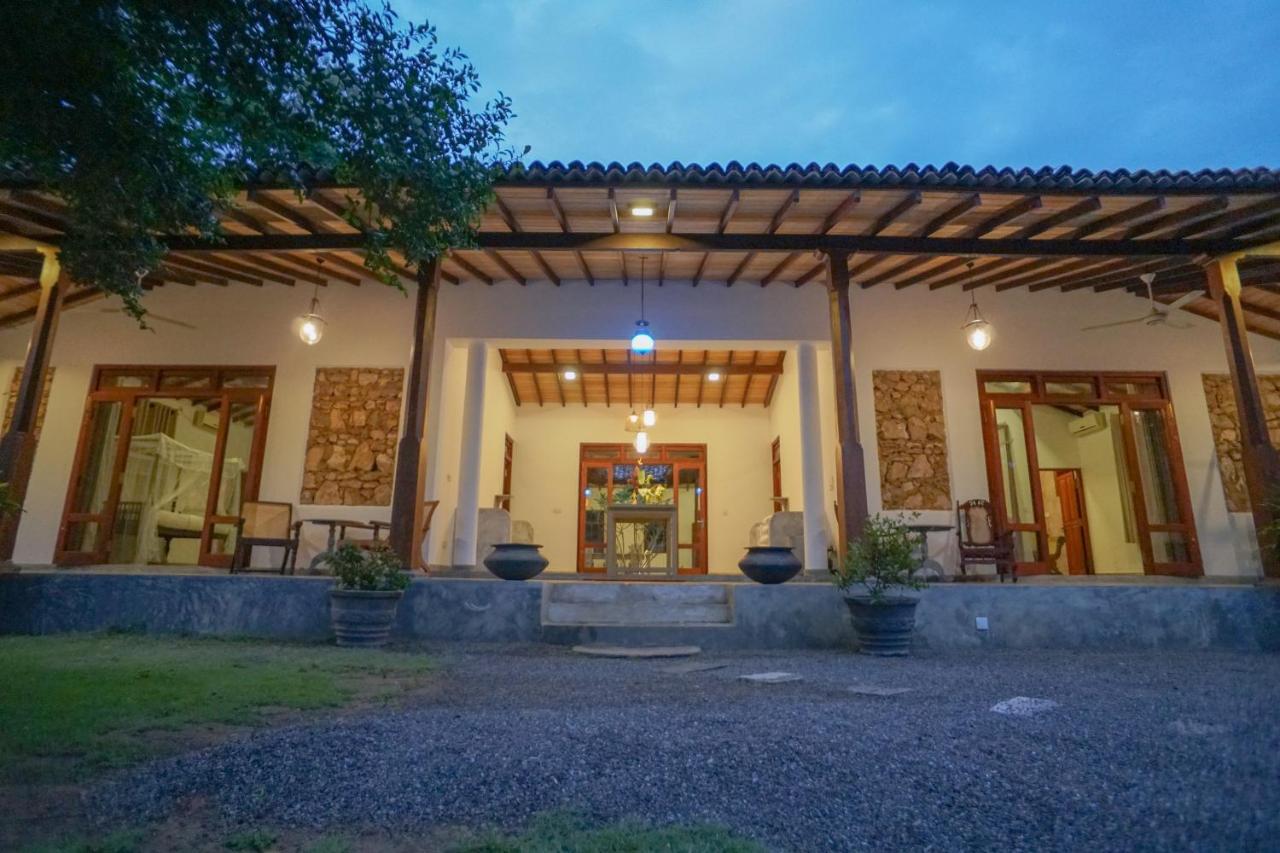 Antique Ceylon Villa Ahangama Exterior photo