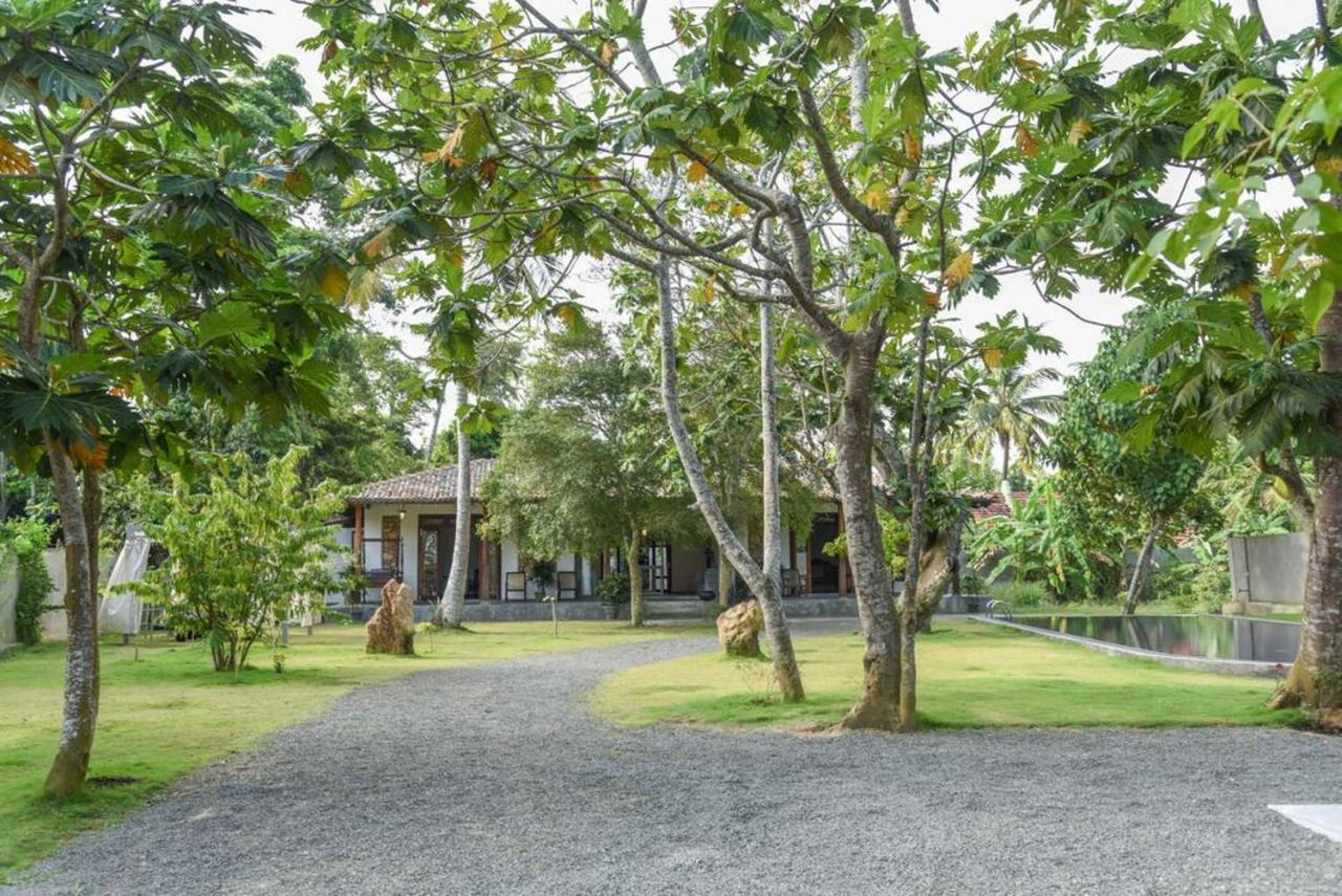 Antique Ceylon Villa Ahangama Exterior photo