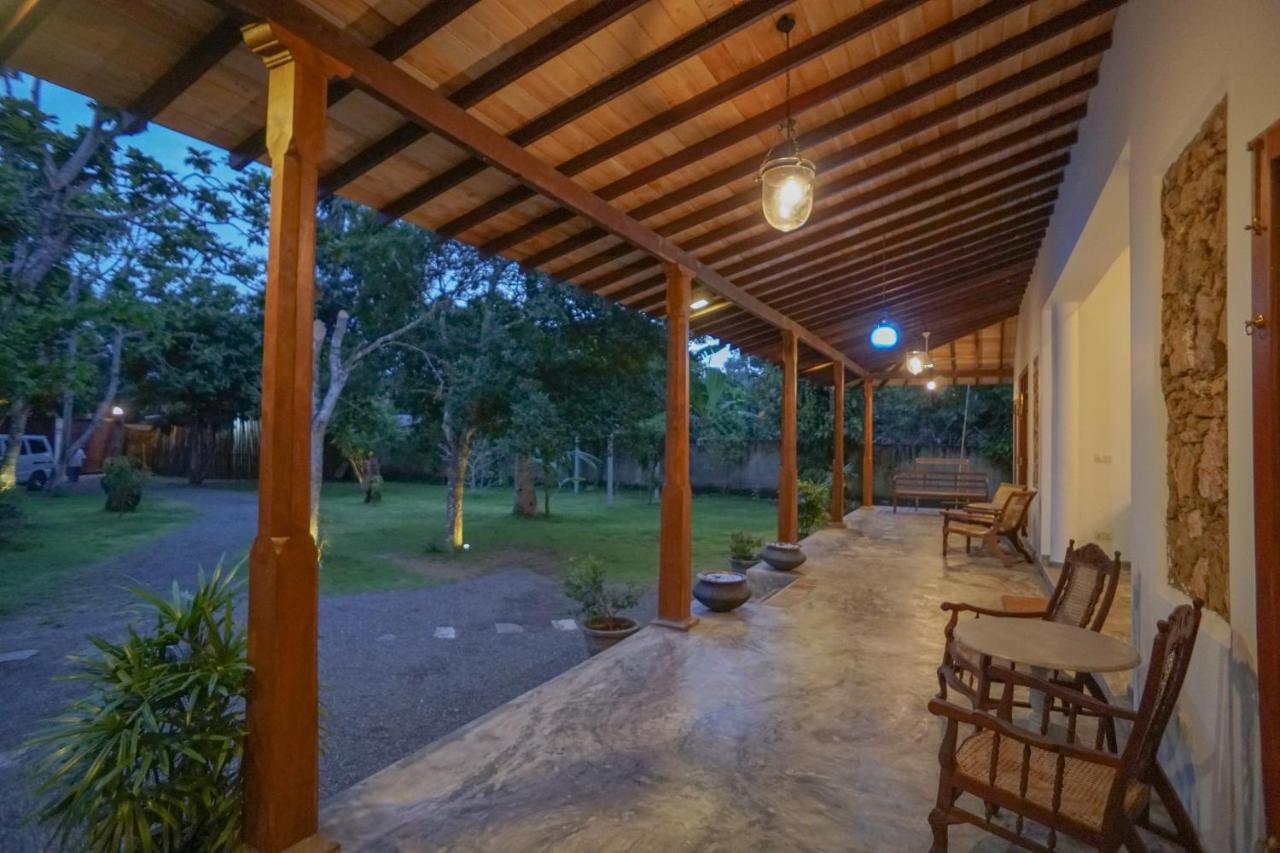 Antique Ceylon Villa Ahangama Exterior photo