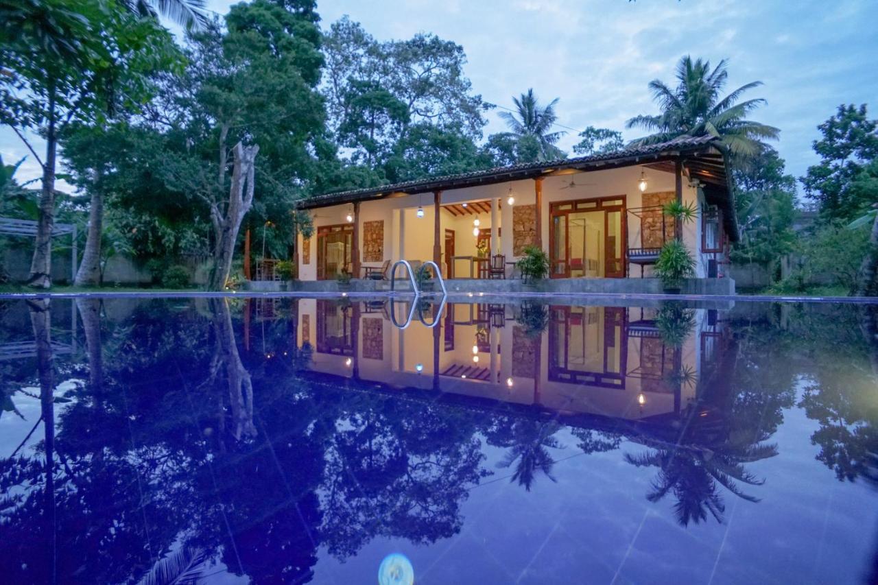 Antique Ceylon Villa Ahangama Exterior photo